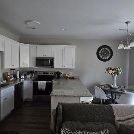 Gorgeous 3 Bedroom Home With Cable Tv In All Rooms & Free Wi-Fi คองคอร์ด ภายนอก รูปภาพ