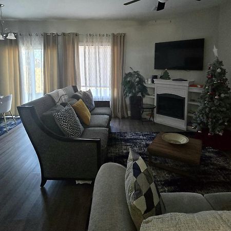 Gorgeous 3 Bedroom Home With Cable Tv In All Rooms & Free Wi-Fi คองคอร์ด ภายนอก รูปภาพ