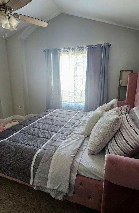 Gorgeous 3 Bedroom Home With Cable Tv In All Rooms & Free Wi-Fi คองคอร์ด ภายนอก รูปภาพ