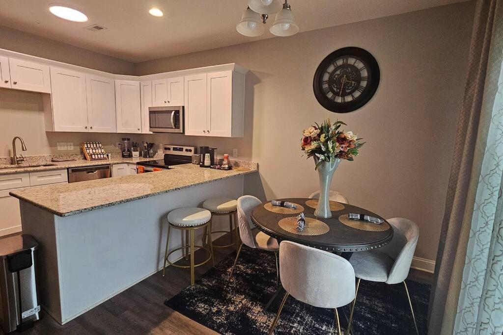 Gorgeous 3 Bedroom Home With Cable Tv In All Rooms & Free Wi-Fi คองคอร์ด ภายนอก รูปภาพ