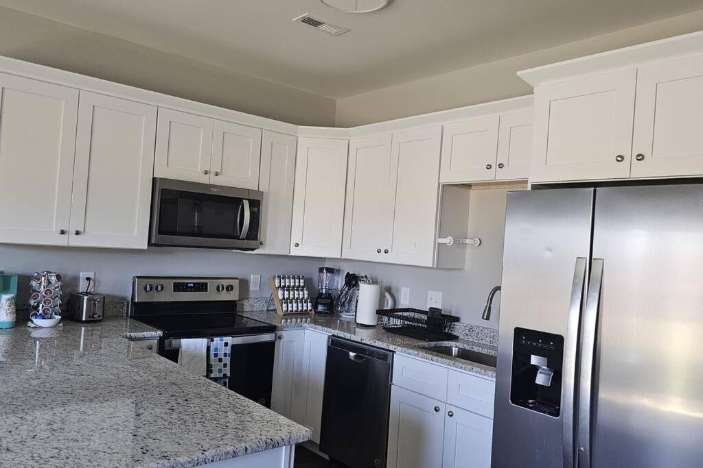 Gorgeous 3 Bedroom Home With Cable Tv In All Rooms & Free Wi-Fi คองคอร์ด ภายนอก รูปภาพ