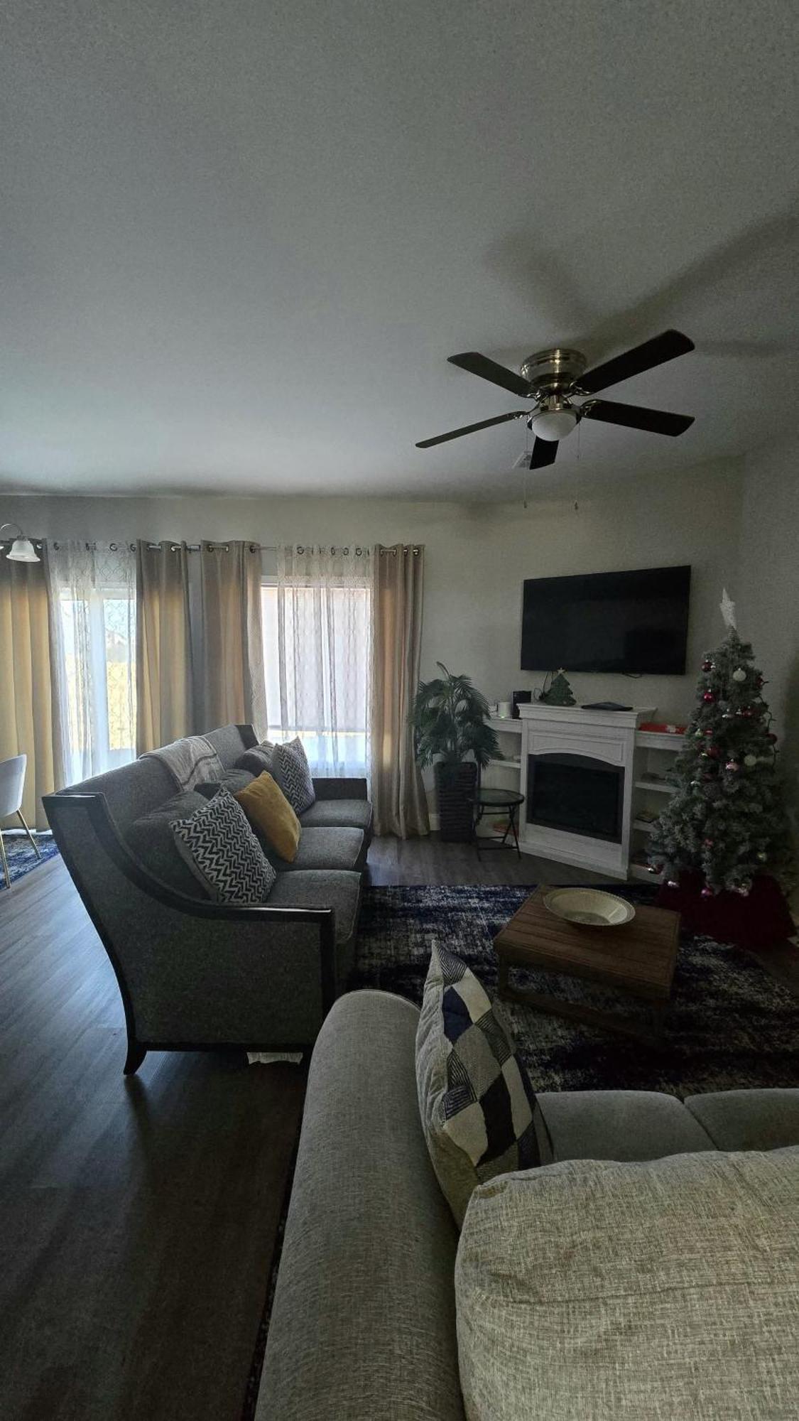 Gorgeous 3 Bedroom Home With Cable Tv In All Rooms & Free Wi-Fi คองคอร์ด ภายนอก รูปภาพ